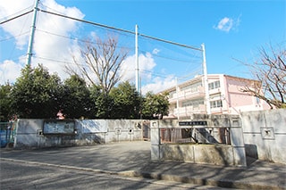 六浦南小学校…約180Ｍ