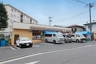 セブンイレブン横浜永田北3丁目店…約380M