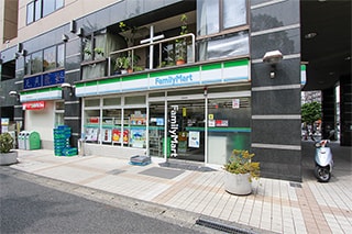 ファミリーマート横浜弥生町店…約21M